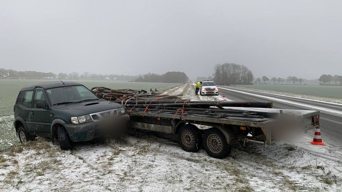 112 nieuws: Auto met aanhanger glijdt van N34 | Traumateam opgeroepen voor aangereden fietser in Dev