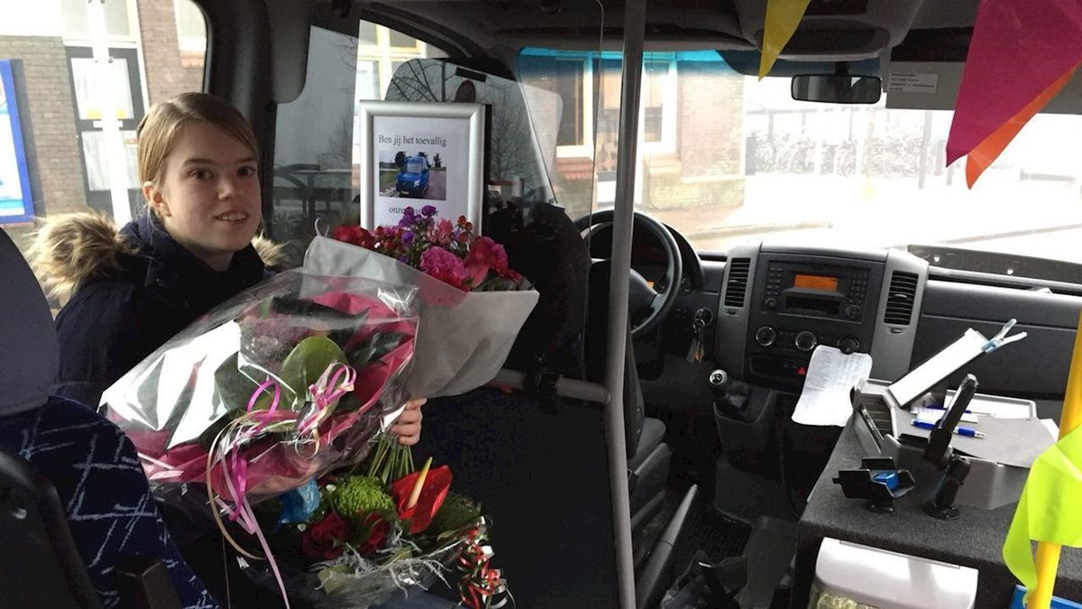 Elsemieke Tibben uit Beerzerveld is 250-duizendste passagier van buurtbus
