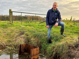Boer Geert regelt zelf het water: "Belangrijk voor mijn gras"
