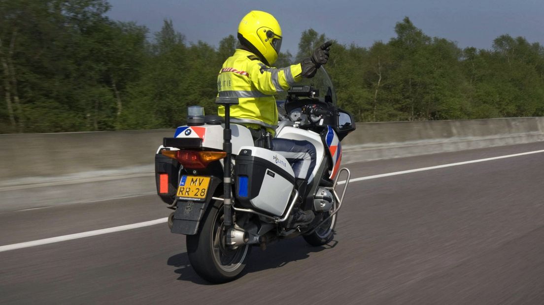 De politie hield zaterdag op de N386 bij Tynaarlo een verkeerscontrole.