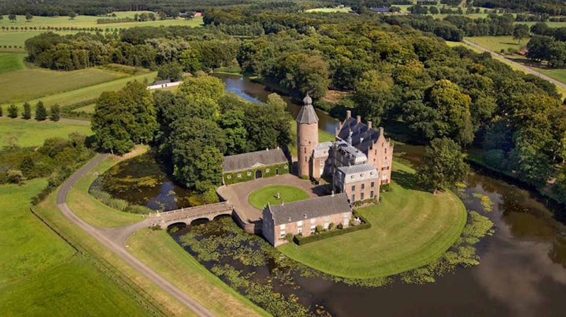 Historische laan kasteel Rechteren blijft