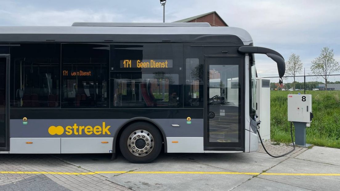 Een bus van Qbuzz