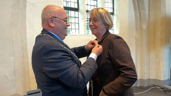 Met een erepenning op zak vertrekt 'de moeder' van de stad