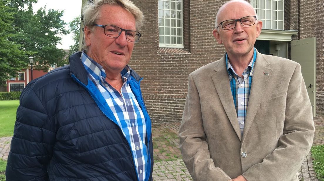 Piet Hoving en Egbert Hekman (r.) van de Stichting tot Behoud van de Grote Kerk (Rechten: RTV Drenthe/Hielke Meijer)