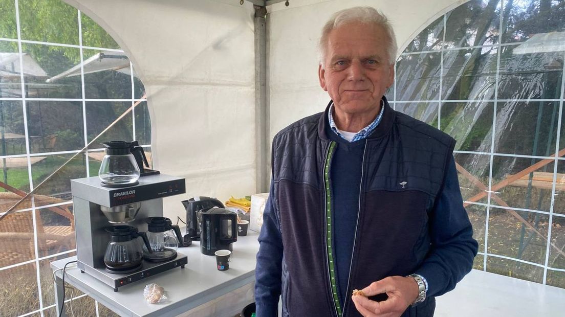 Herman Thijert is al veertig jaar vrijwilliger en begon klokslag 7 uur met eerste kopje koffie