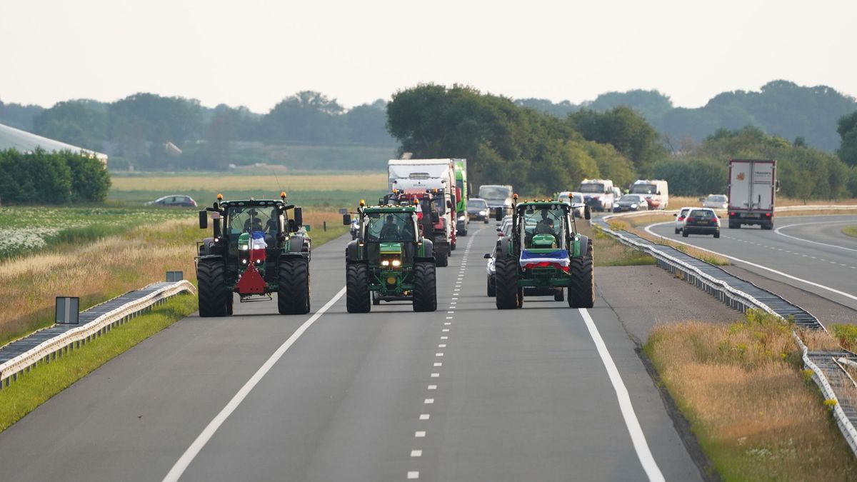Opnieuw boerenprotest op A37, trekkers richting Zwartemeer