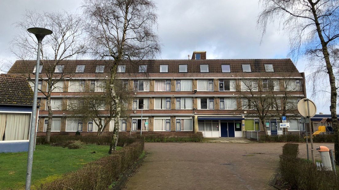 Het verpauperde terrein aan de Brink 7 in Musselkanaal.