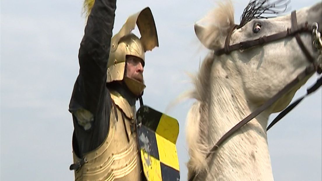 Het kasteel in Doornenburg stond dit weekend helemaal in het teken van de middeleeuwen. Hoogtepunt waren de ridders die elkaar te paard met een lans bestreden.