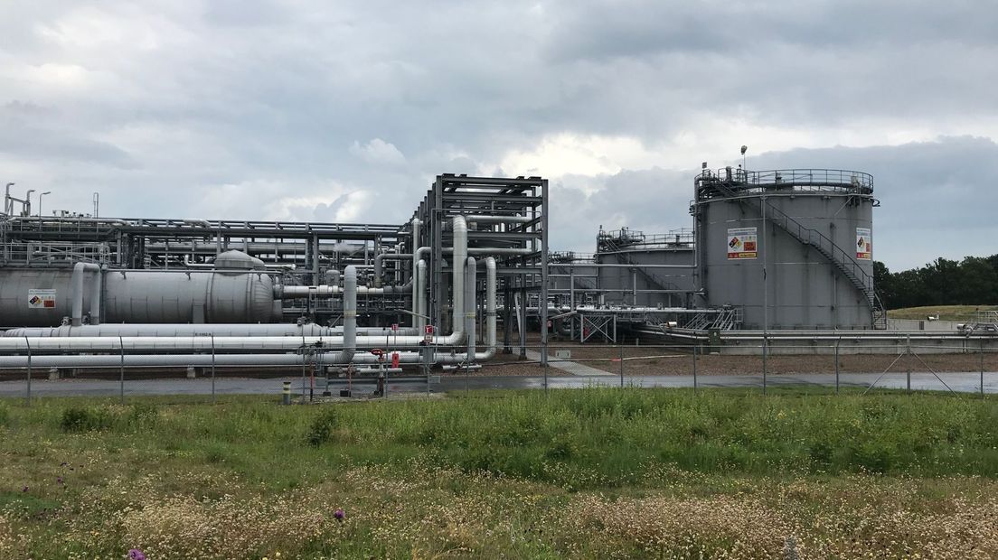 Deze installatie van de NAM in Schoonebeek scheidt de gewonnen olie en het afvalwater (Rechten: RTV Drenthe/Serge Vinkenvleugel)
