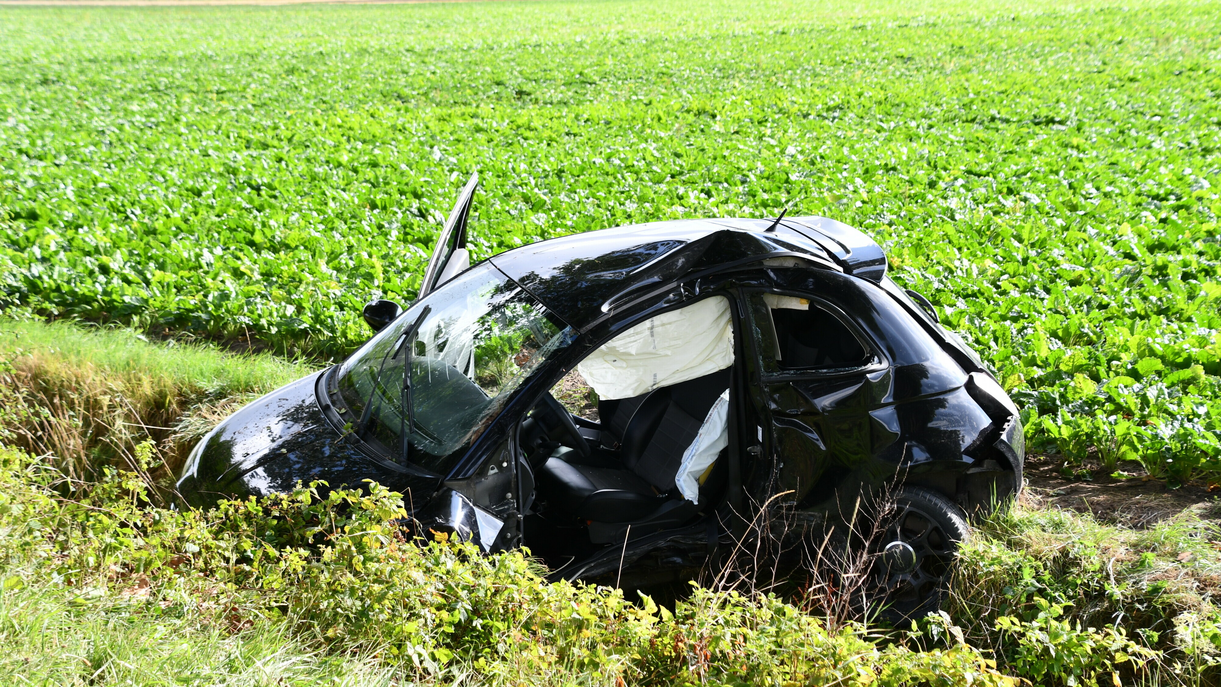 Vrouw (24) zwaargewond na auto-ongeluk Biervliet