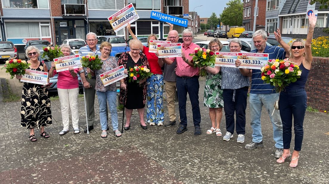 De winnaars op het Burgemeester Buiskoolplein in Delfzijl