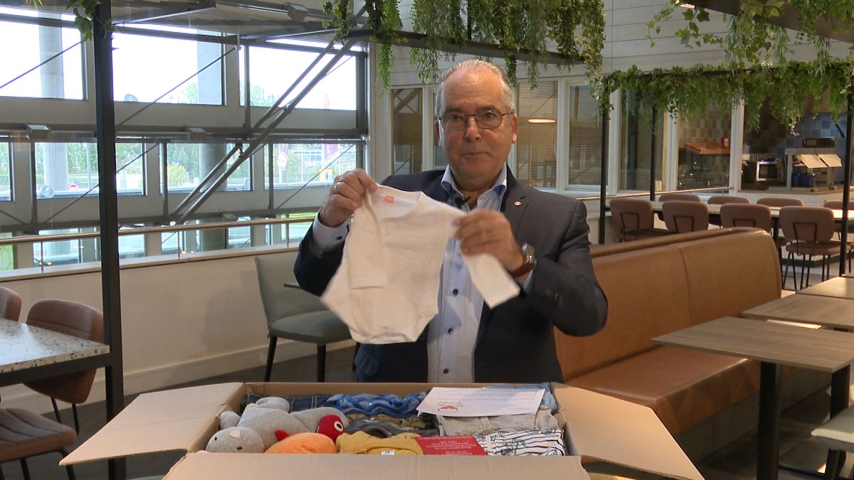 Hoe een witte doos, een schaar en een wethouder pasgeboren baby's in