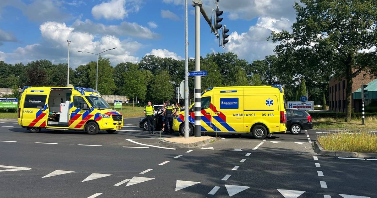 112 Information: |  Rear-end accident in Almelo |  The driving force is injured after the truck overturns