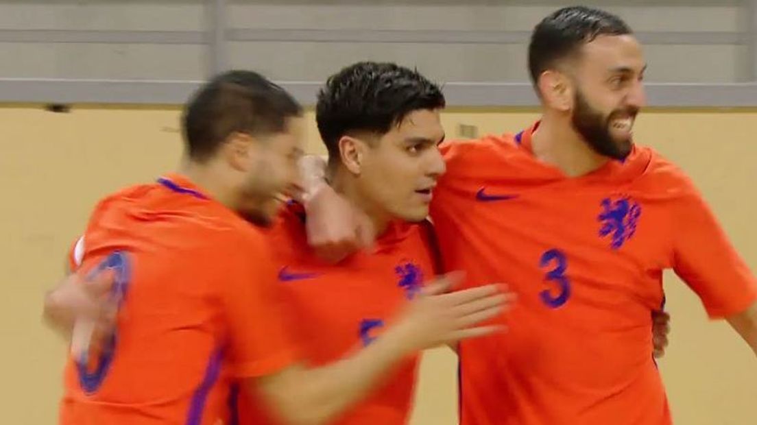 Saïd Bouzambou na zijn goal tegen Italië