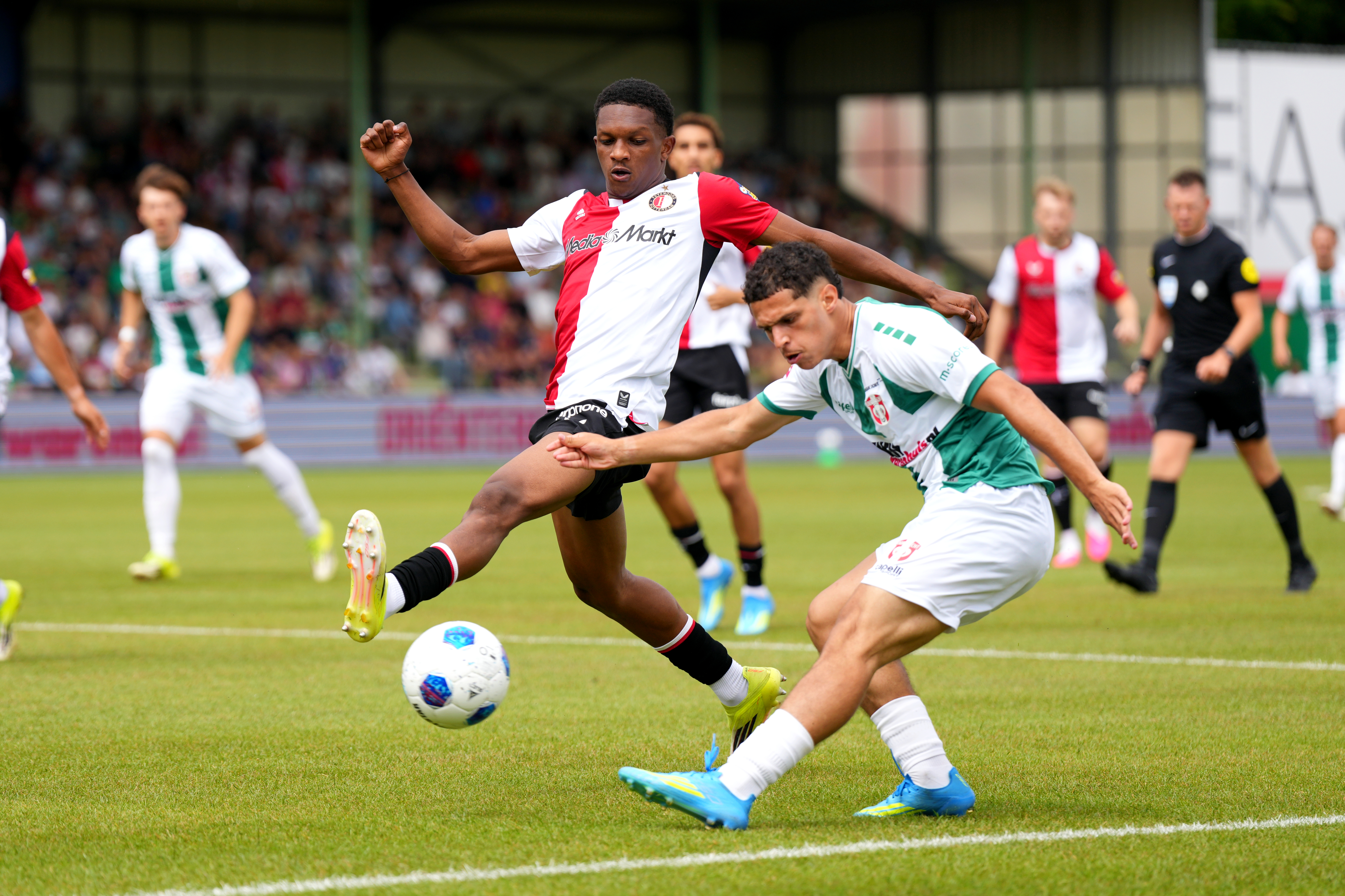 Givairo Read tijdens het duel tussen Feyenoord en FC Dordrecht