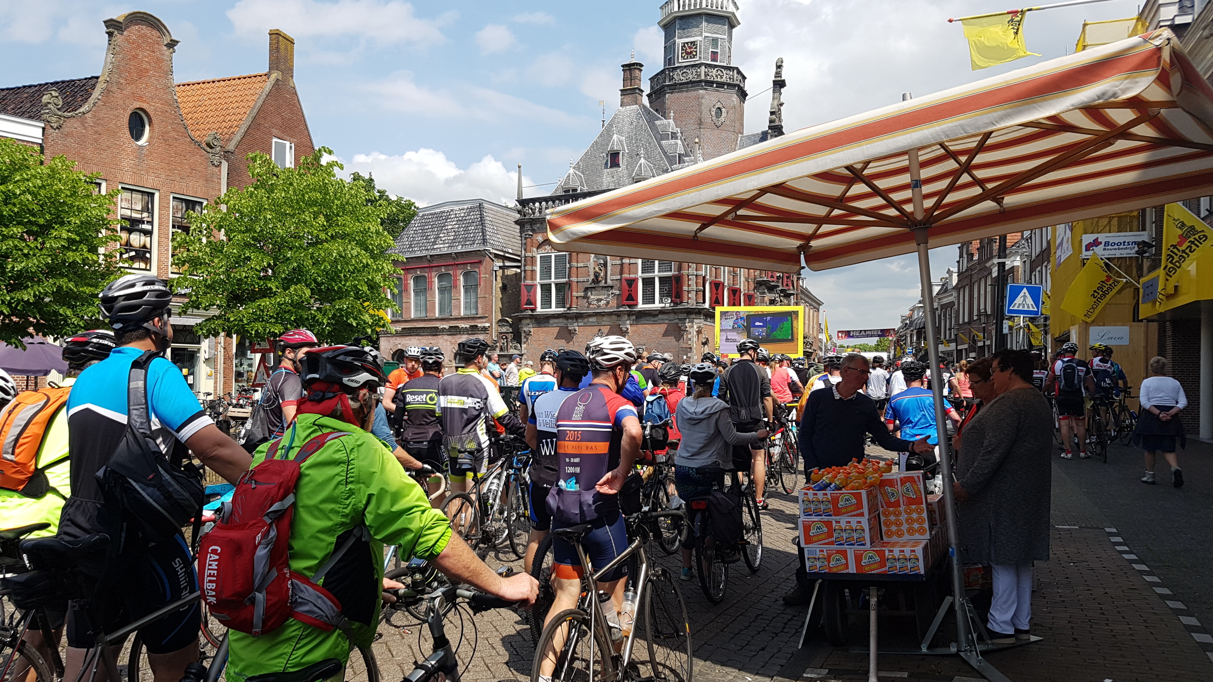 Fietsenmakers druk met voorbereidingen Fietselfstedentocht: "Maar maandag hoeven ze me niet te bellen"