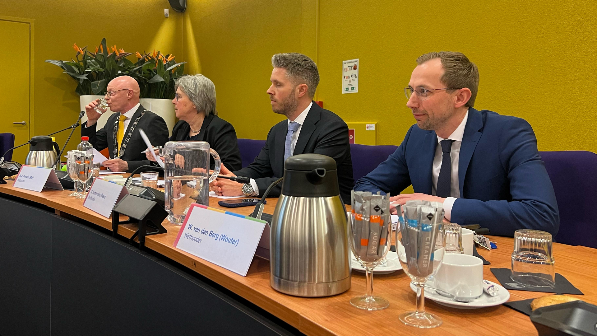 Raadsleden Houten verbijsterd over vernietigend rapport: 'U stond erbij en u keek ernaar'