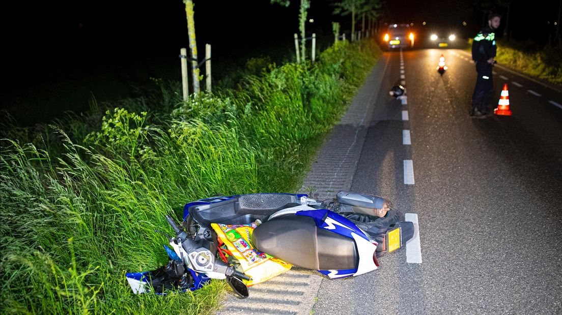 scooterrijder en skateboarder gewond bij aanrijding Wilsum