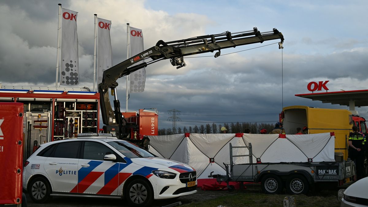 Meerdere ongelukken na felle hagelbui N381 | Auto op de kop bij Franeker