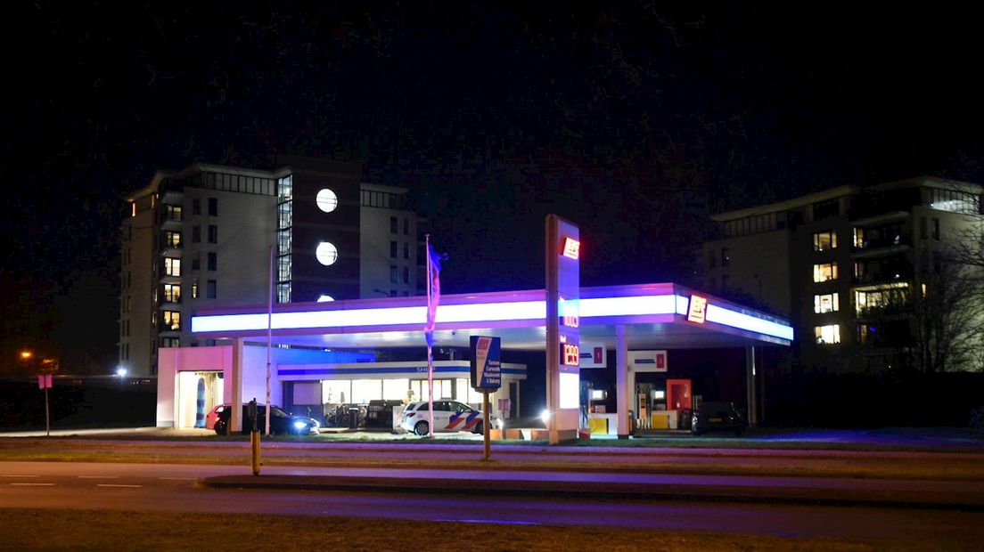 Politie op zoek naar dader overval tankstation Almelo