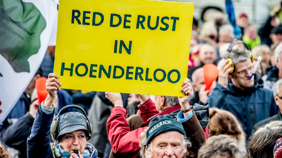 Protest tegen de uitbreiding van vliegveld Lelystad Airport.