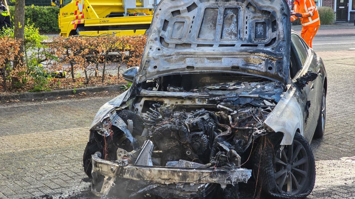 112 Nieuws: Auto in vlammen op in Zenderen | Branden in Punthorst en Rouveen
