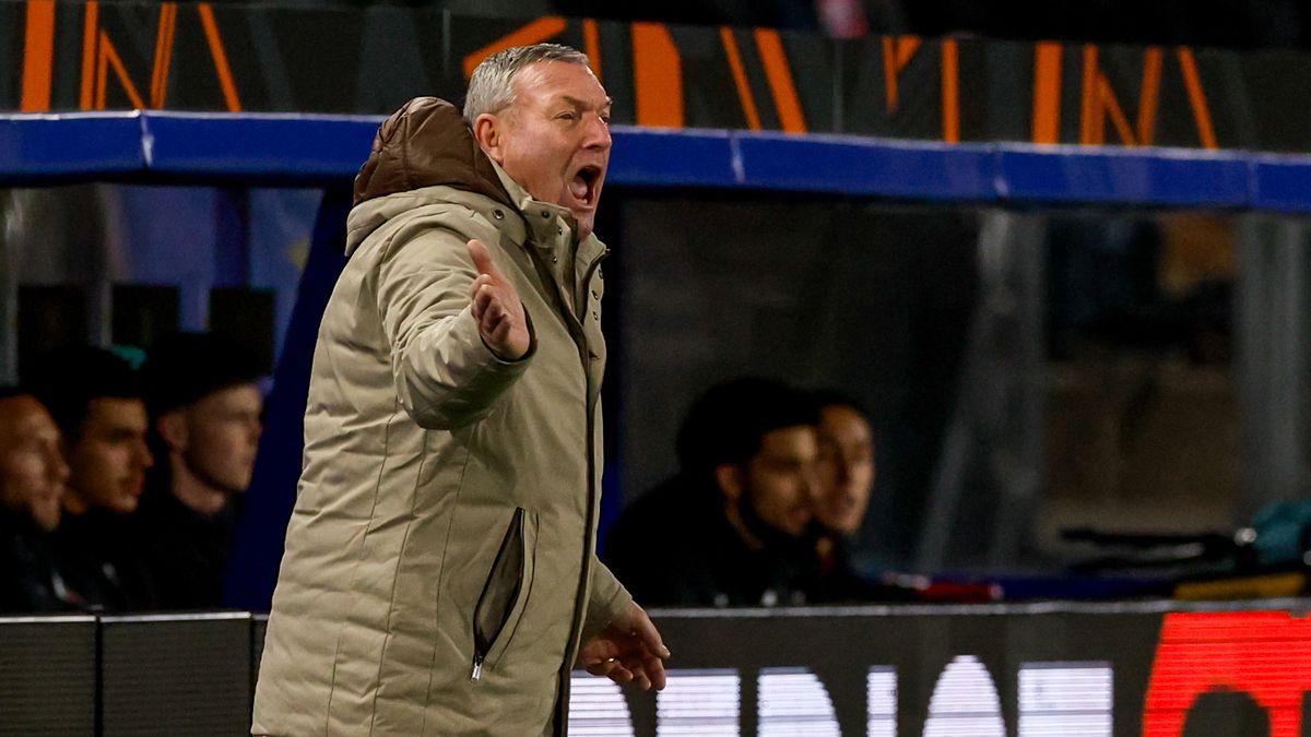 De druk ligt erop bij FC Utrecht voor de wedstrijd tegen Volendam: 'Laten we asjeblieft normaal doen