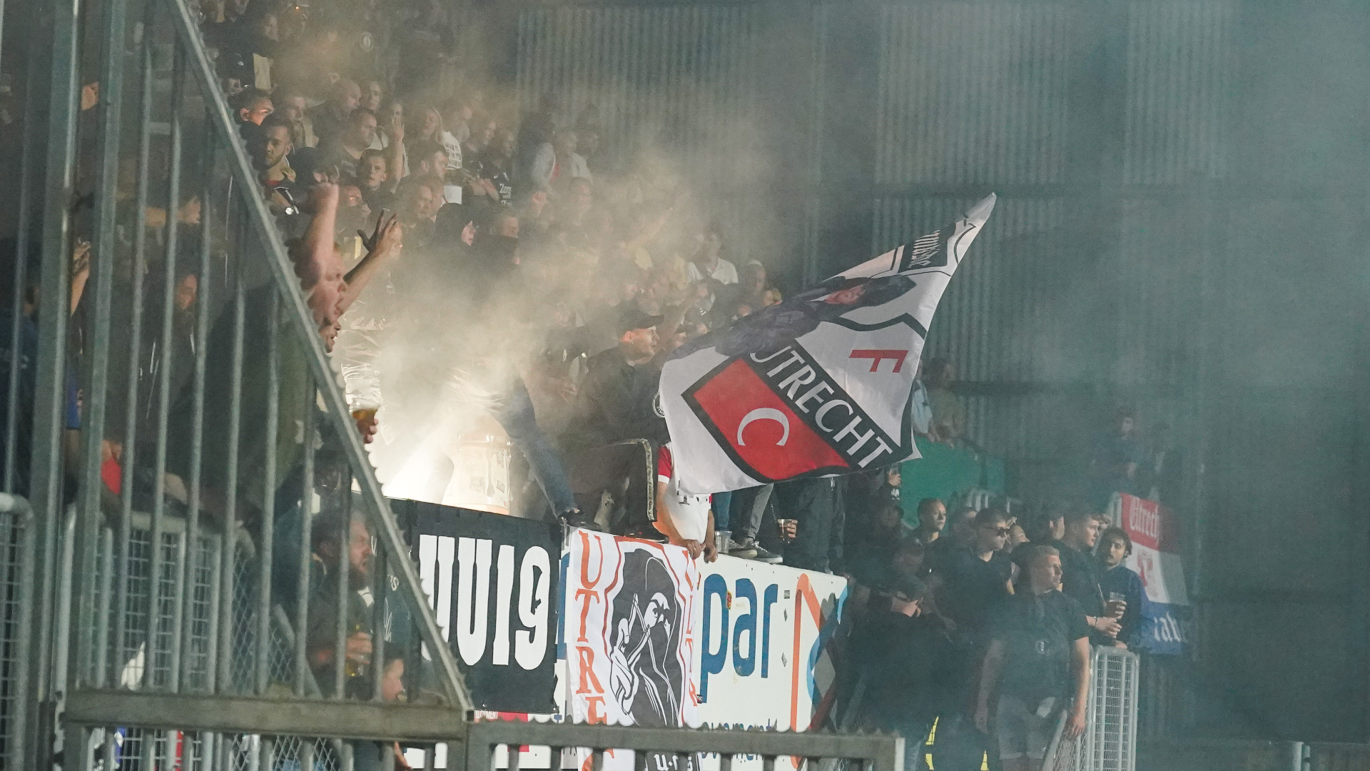 Verontwaardiging Na Nieuwe FC Utrecht-rellen, KNVB Druk In Gesprek Over ...