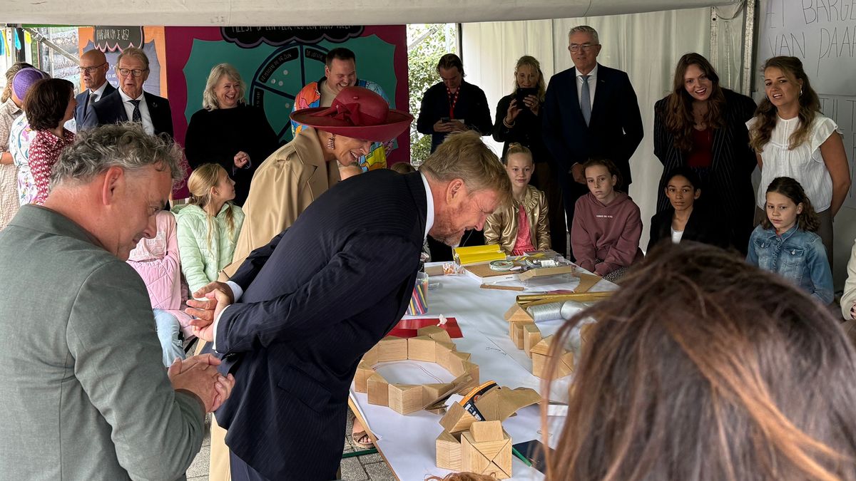 Liveblog: Koningspaar duikt de kroeg in • Warm onthaal in Zeijen