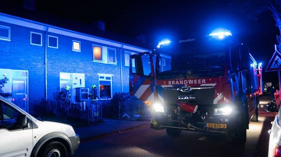 Rijdende auto brandt • woningbrand