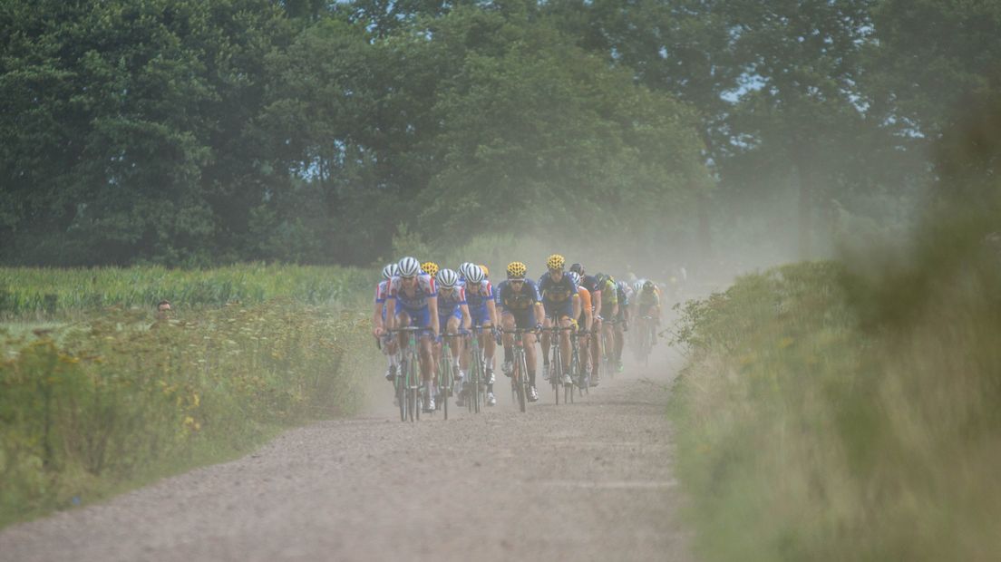 De Slag om Norg staat bekend om het  deels onverharde parcours (Rechten: Kim Stellingwerf/ RTV Drenthe)