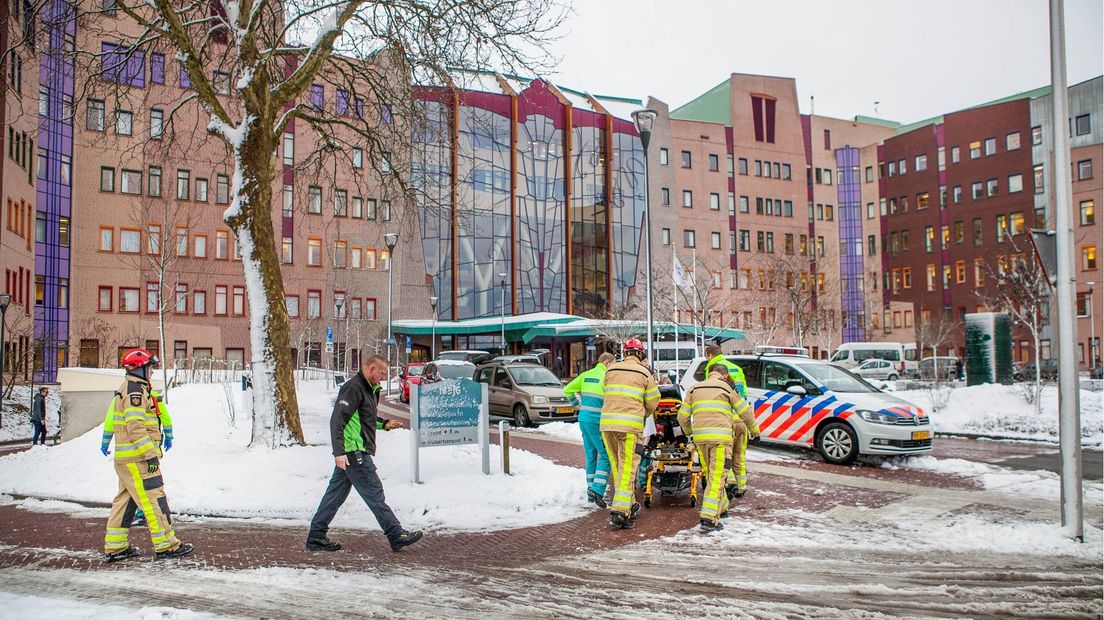 Man gewond na ongeval met ladder in Zwolle