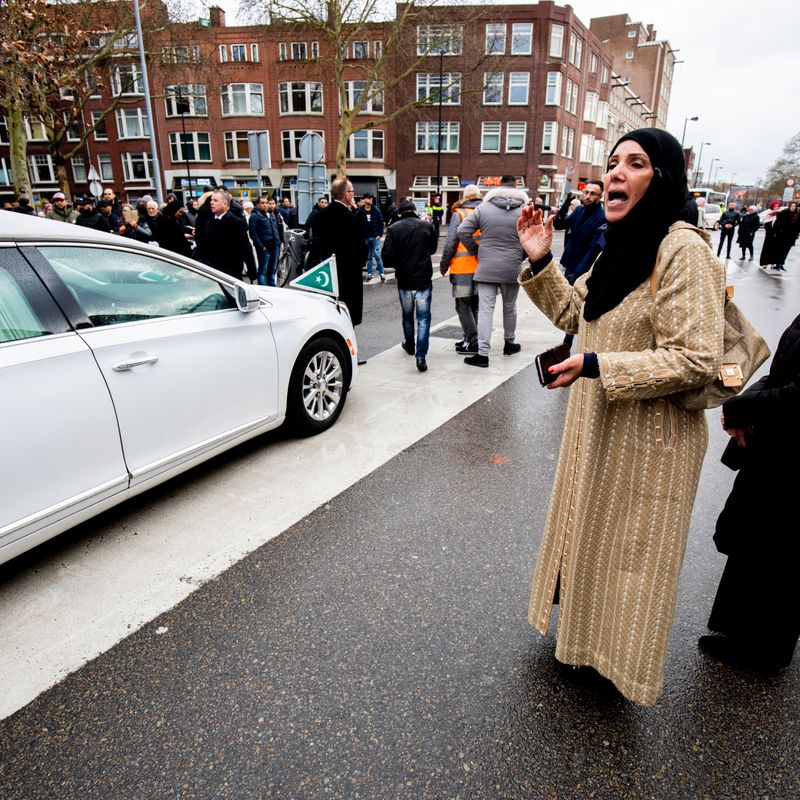 Doodgeschoten rapper Feis begraven in Rotterdam - Rijnmond