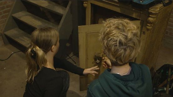 Geheimzinnige kluis ontdekt op Hoogeveense basisschool: 'Het is heel spannend' Geheimzinnige kluis ontdekt op Hoogeveense basisschool: 'Het is heel spannend'