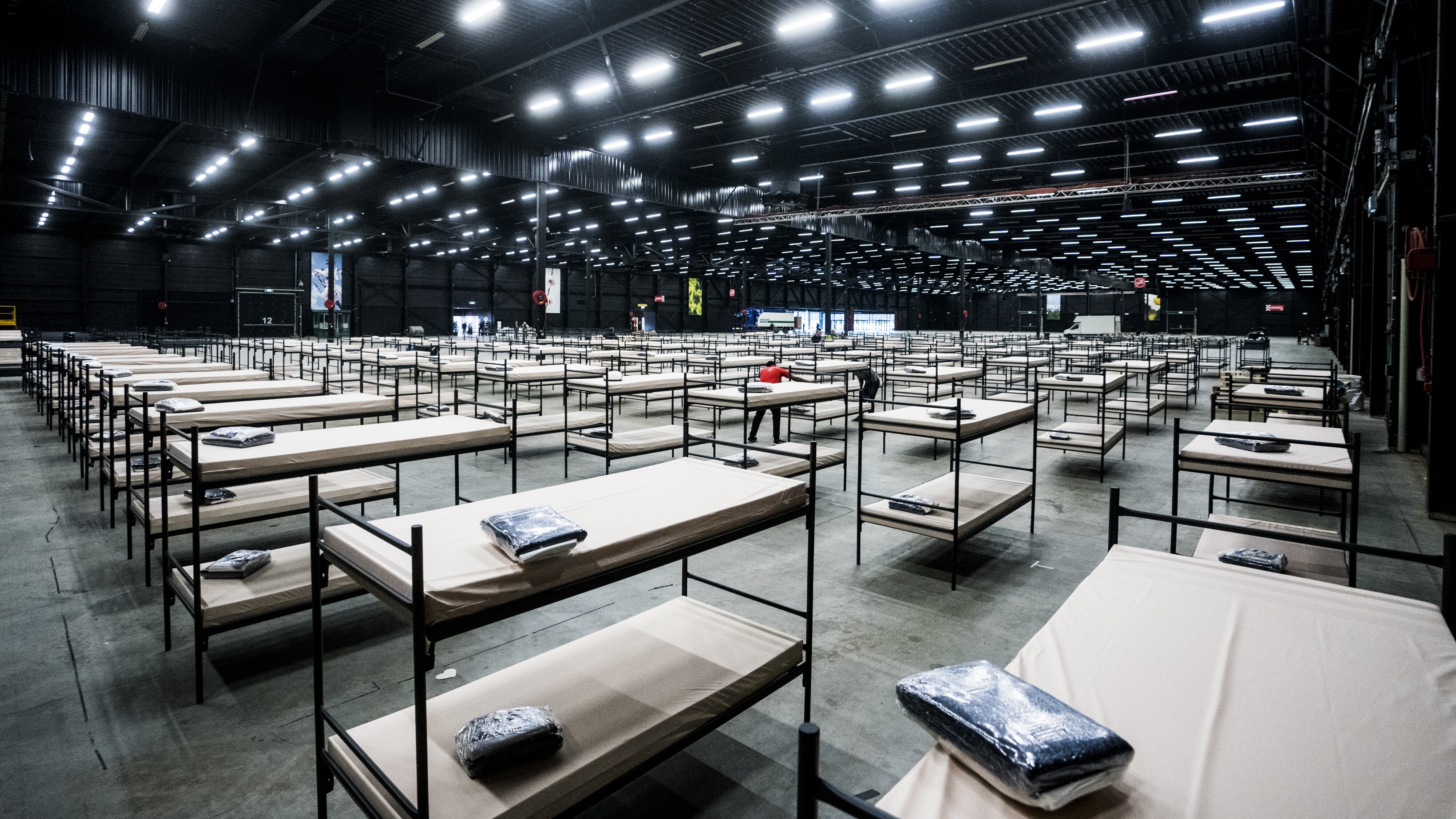 Weinig doorstroom in overvolle Expo Hal in Assen: 'Afhankelijk van