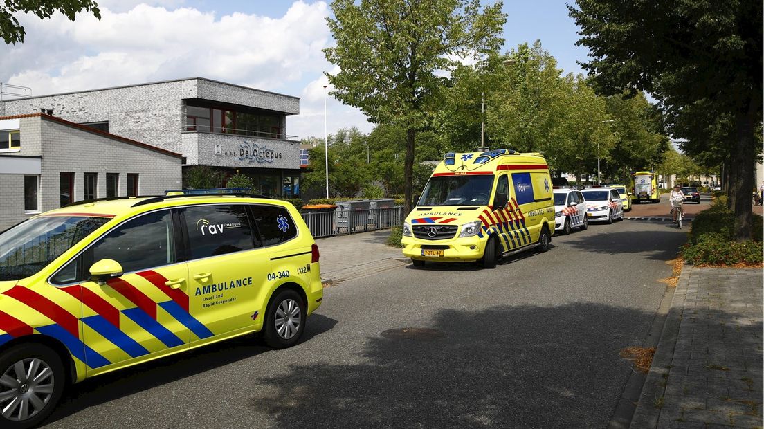 Grote inzet hulpdiensten bij basisschool in Zwolle