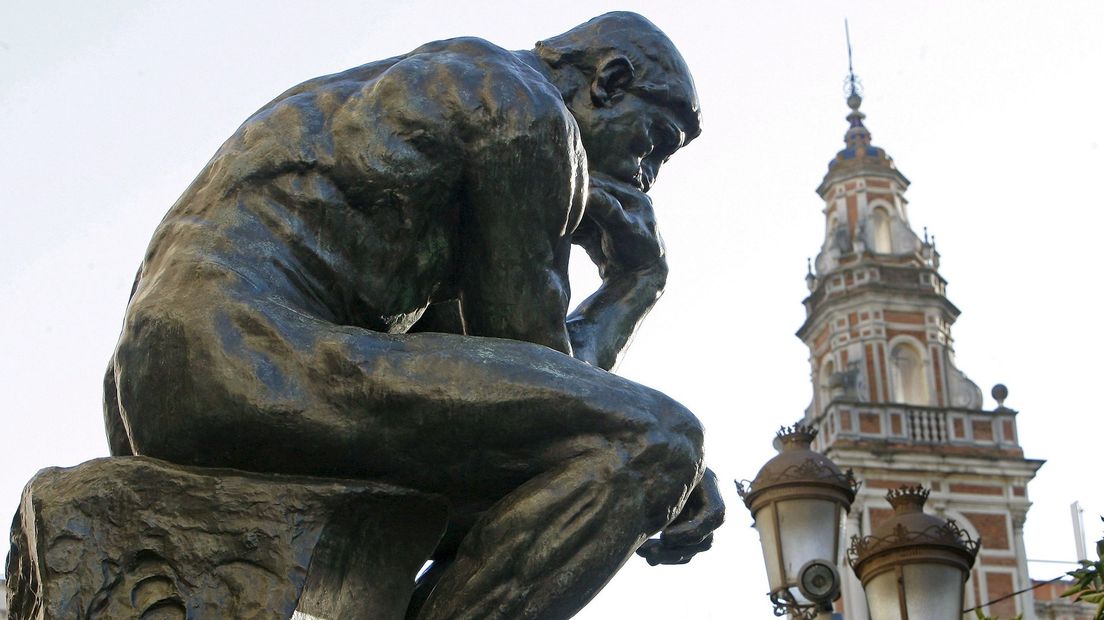 De Denker van Rodin tijdens een expositie in Spanje