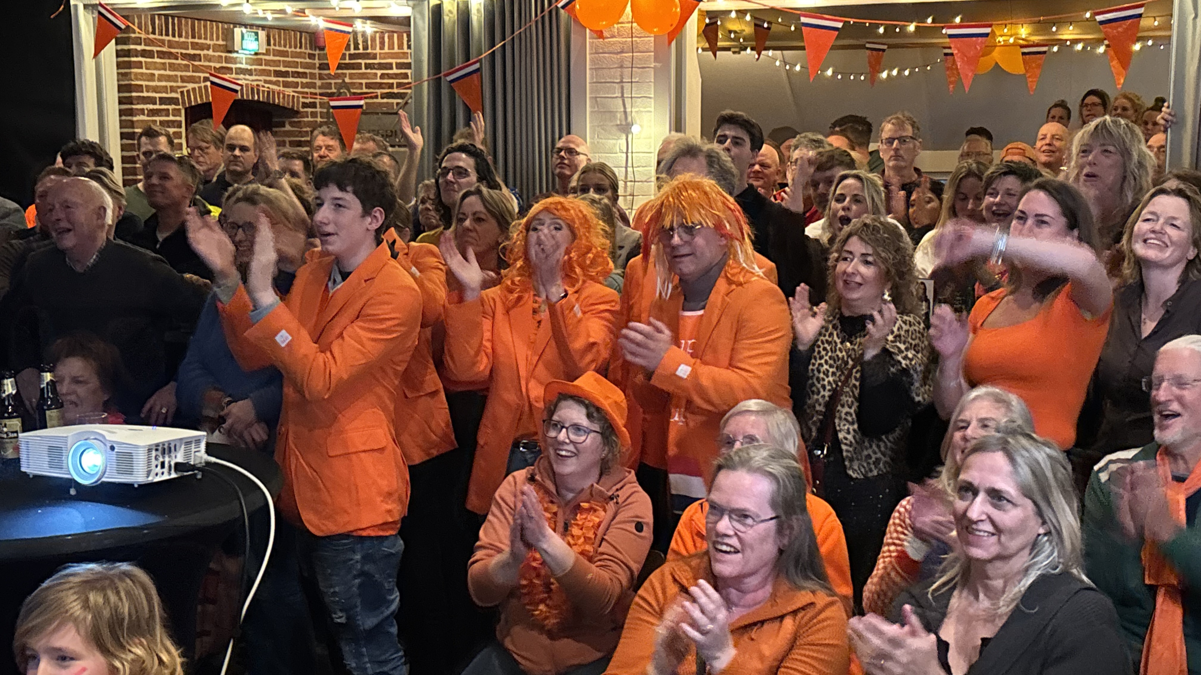 Yn it doarpshûs yn Nij Beets is it feest