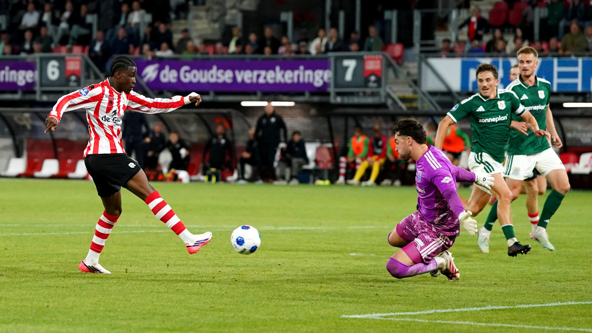 Isaac Babadi scoort bij debuut voor Sparta