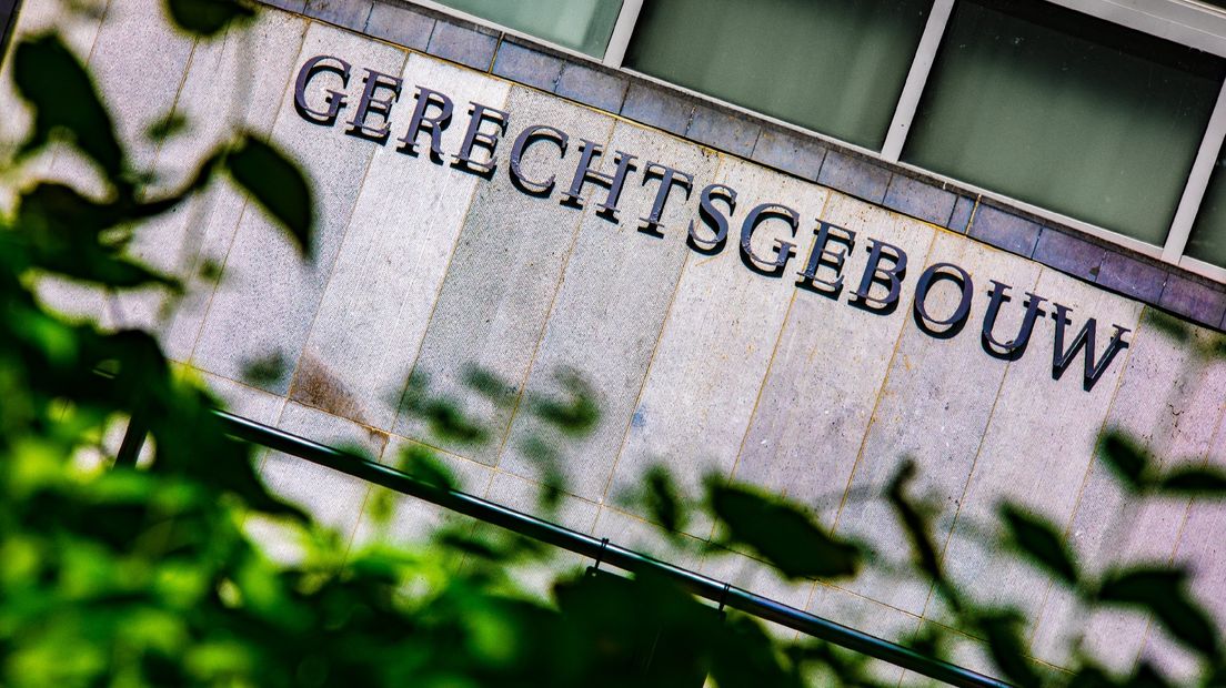 Exterieur van de rechtbank Noord-Nederland in de stad Groningen