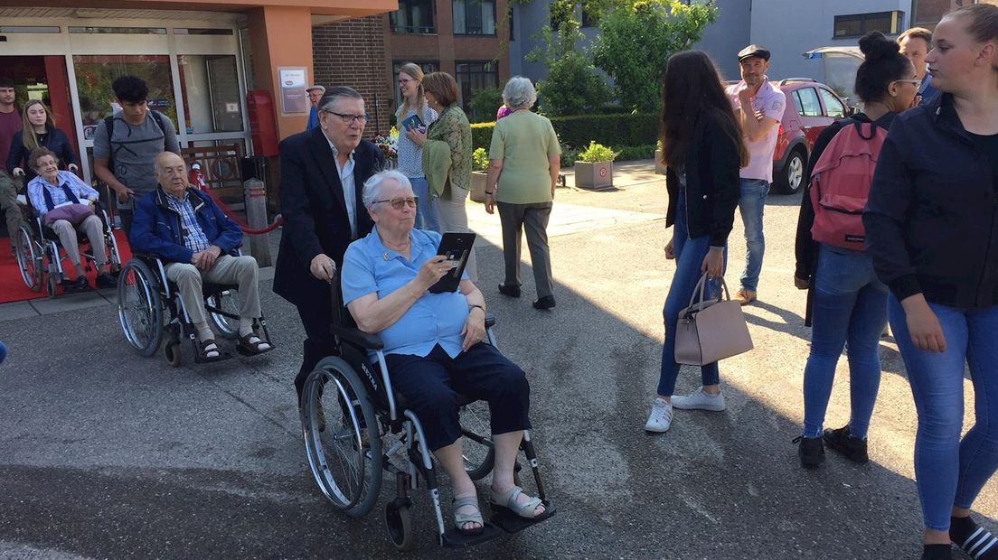 Jong en oud op weg voor de belevingsroute