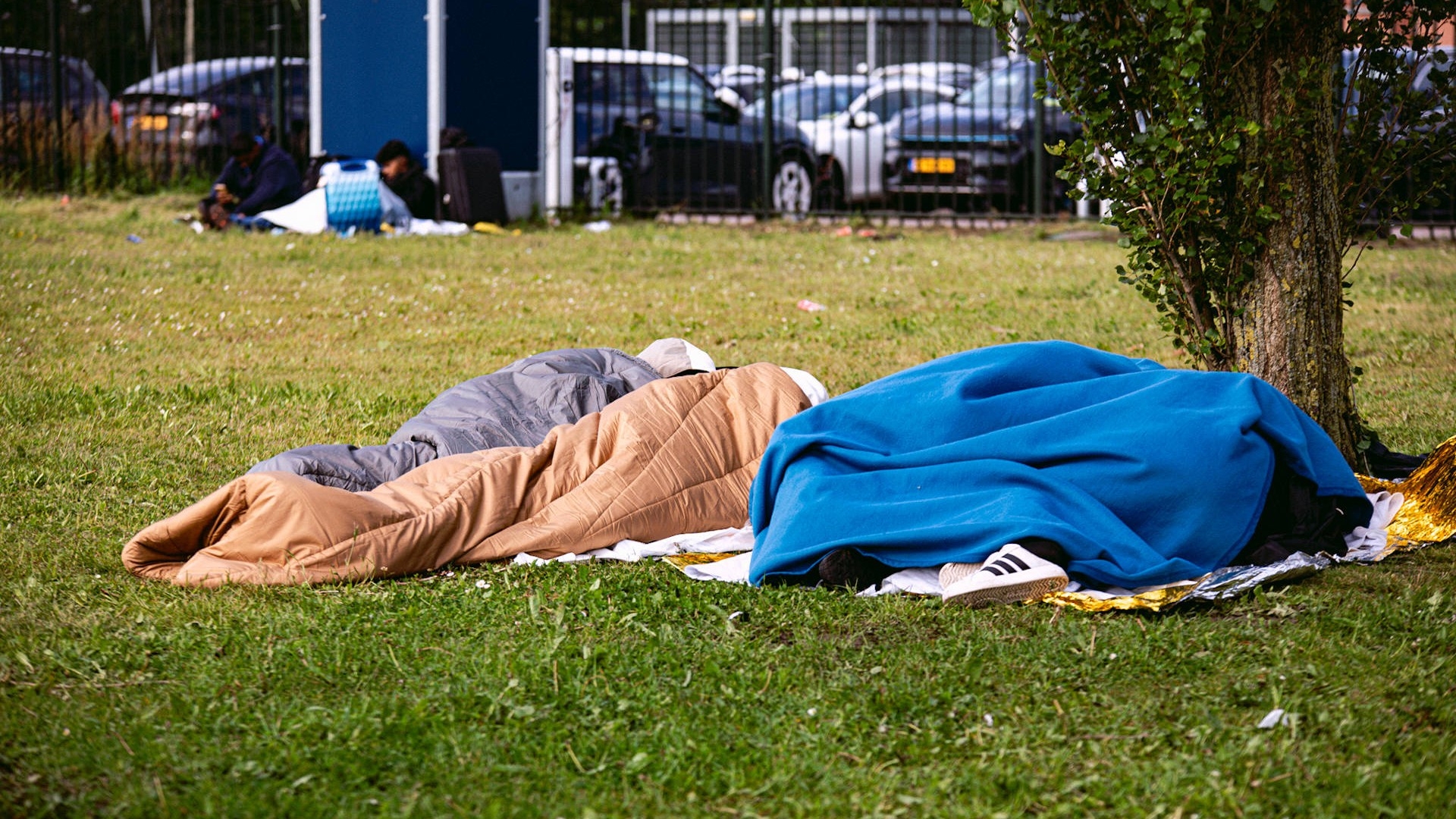 Ter Apel: 'Niemand sliep noodgedwongen buiten' • Minister kan gemeenten niet verplichten spoedopvang te regelen