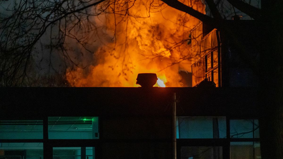 Brand bij schoolgebouw Sneek mogelijk aangestoken, school dinsdag weer open