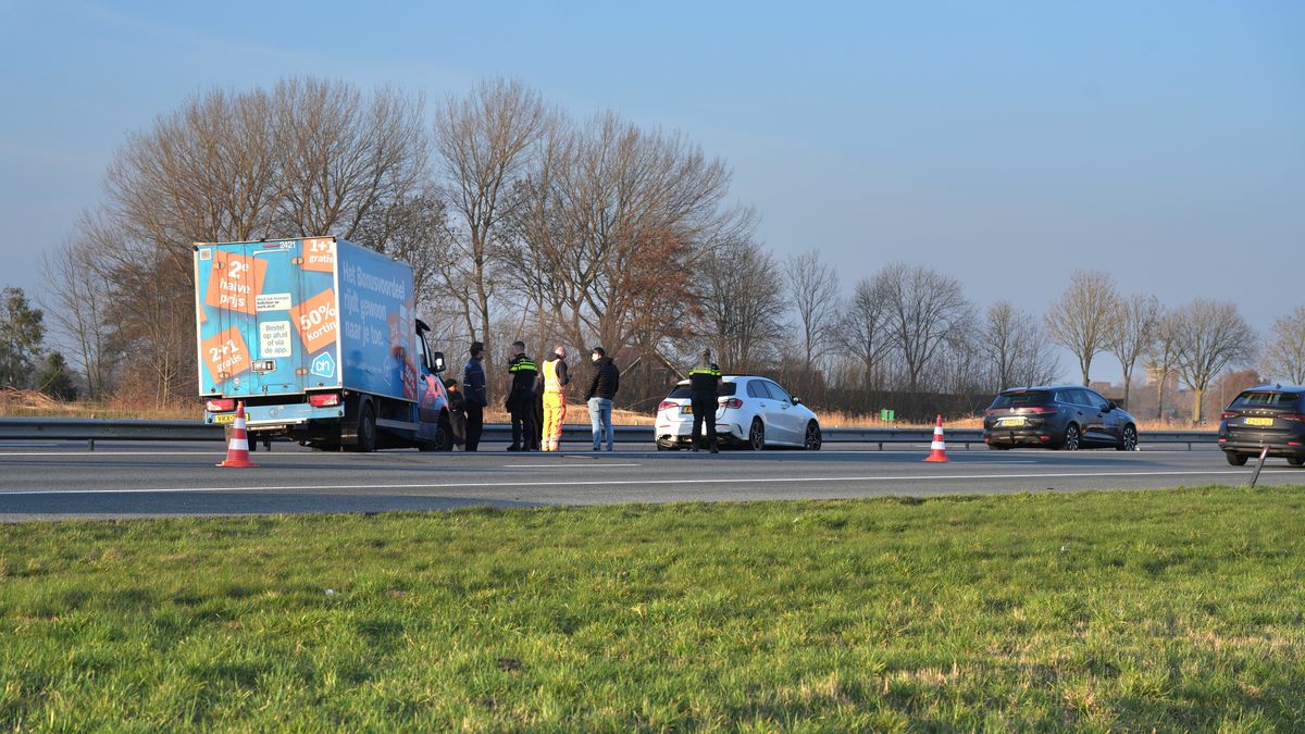 112 Nieuws: File op A28 | Politie tasert Deventenaar bij arrestatie