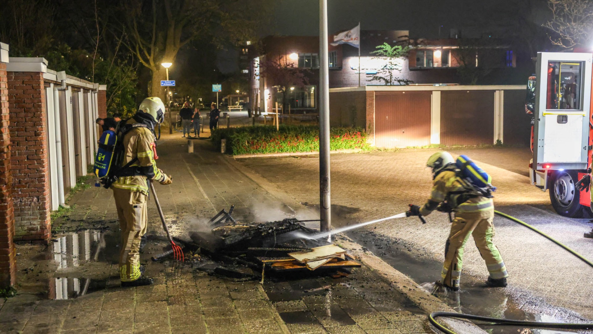 Brand bij garageboxen