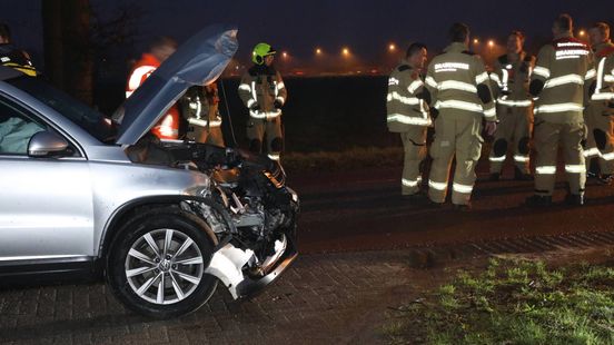 Auto botst op bestelbus, één gewonde