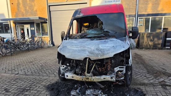Bedrijfsbus verwoest door brand