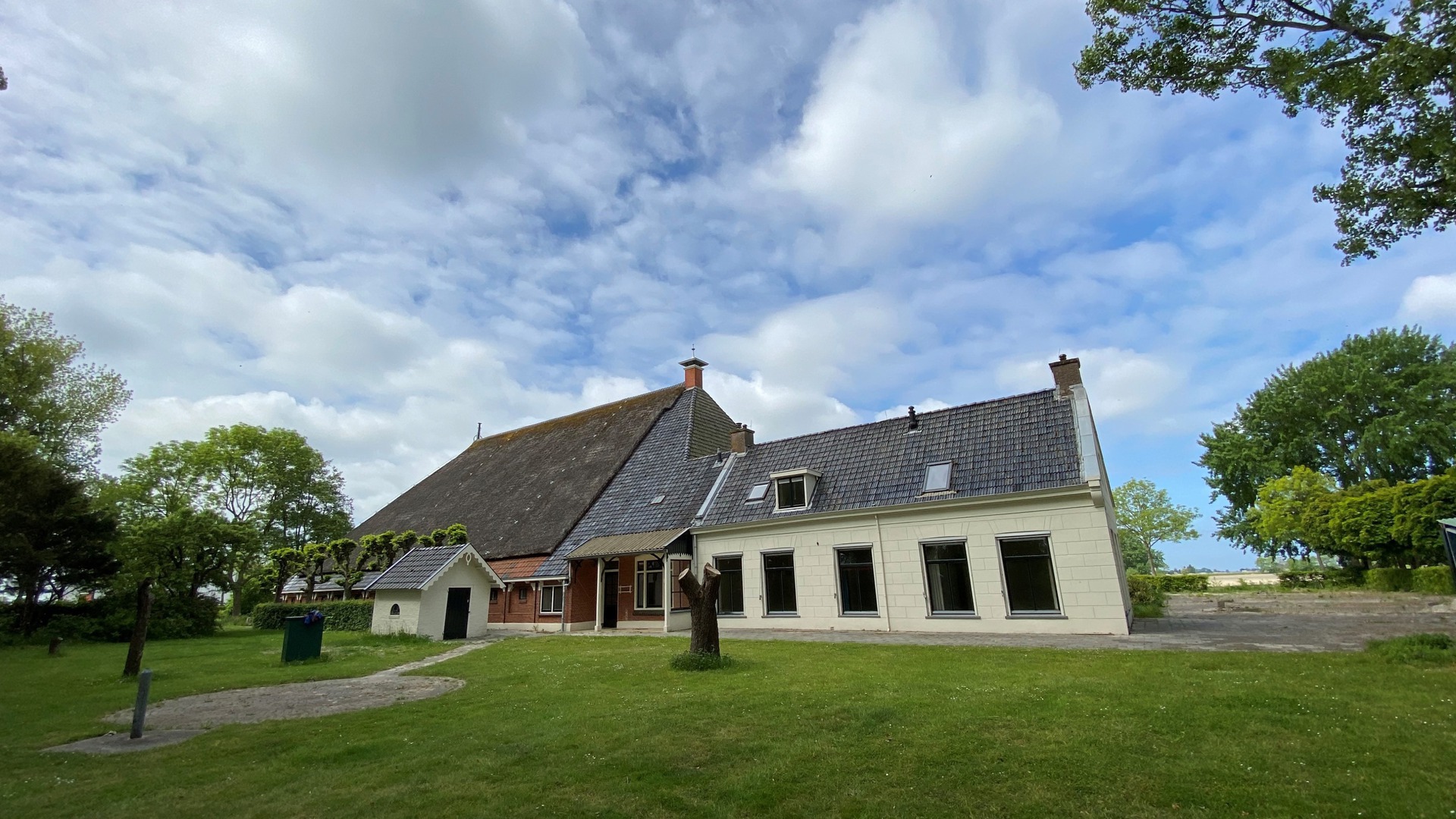 Op onder andere deze boerderij werd stage gelopen door bewoners van de kibboets