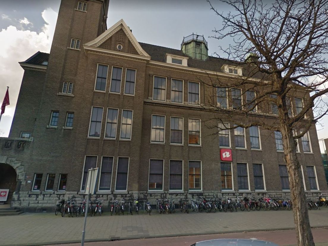 De Hogeschool Rotterdam aan de Pieter de Hoochweg.