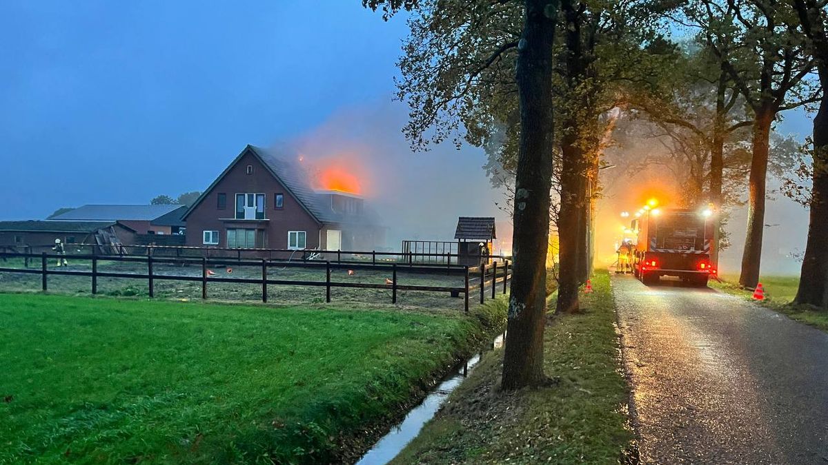 Grote brand verwoest deel van woning in Rheezerveen